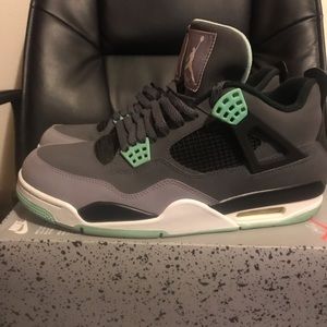 Retro 4 Green glow